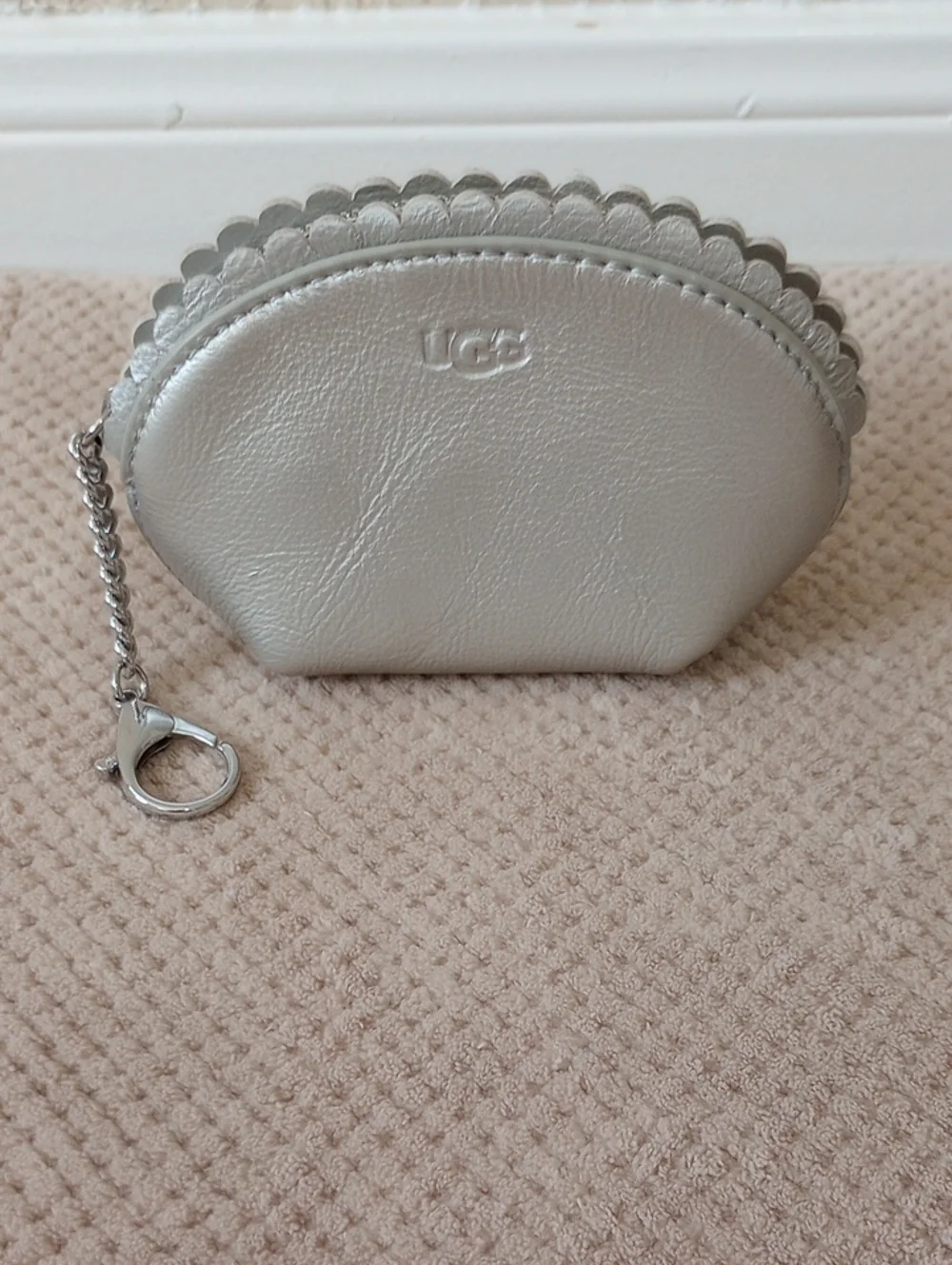 UGG Silver Scallop Leather Coin Keychain Pouch